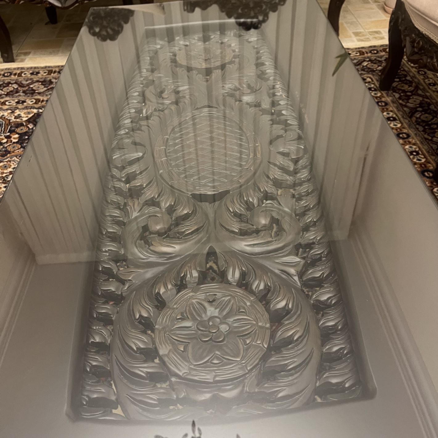 مبل ساخته‌شده از چوب گردو